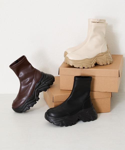 MISCH MASCH(ミッシュマッシュ)の「軽量 厚底 スニーカーソール ショートブーツ 41412(ブーツ・レディース・ブラック/ホワイト/レッド・LL/L/M/S)」の4枚目の写真