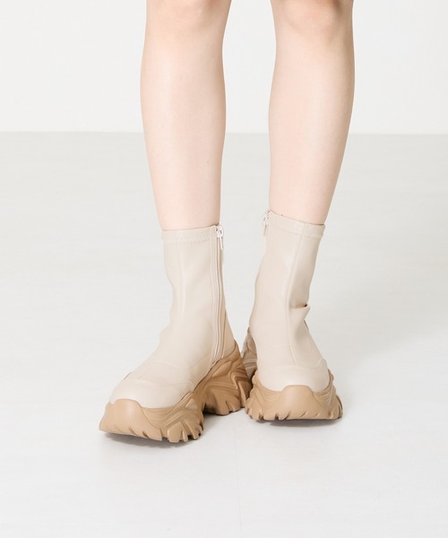 MISCH MASCH(ミッシュマッシュ)の「軽量 厚底 スニーカーソール ショートブーツ 41412(ブーツ・レディース・ブラック/ホワイト/レッド・LL/L/M/S)」の16枚目の写真