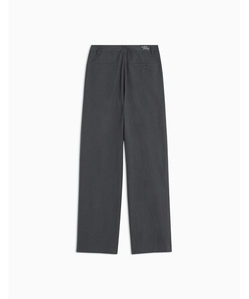 Maison Kitsune(メゾンキツネ)の「DOUBLE PLEATED PANTS(スラックス・レディース・ダークグレー・34/36/38/40/42/44)」の2枚目の写真