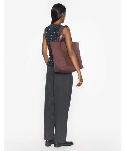 Maison Kitsune(メゾンキツネ)の「DOUBLE PLEATED PANTS(スラックス・レディース・ダークグレー・34/36/38/40/42/44)」の5枚目の写真