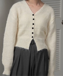 lawgy（ラウジー）の「fluffy accent button v neck cardigan / フラッフィーアクセントボタンvネックカーディガン（カーディガン/ボレロ）」