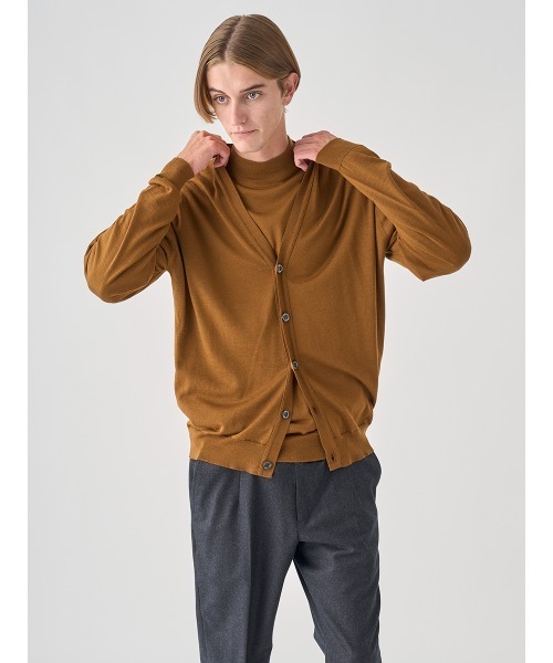 JOHN SMEDLEY（ジョンスメドレー）の「Ｖネック長袖ニットカーディガン（カーディガン/ボレロ・メンズ・ブルー系その他4/ブラウン系その他/グレー系その他/ブラック/チャコールグレー/グレー/ブルー系その他/オレンジ/ダークグレー/レッド系その他/グリーン/ダークネイビー・L/M/S/XL）」の18枚目の写真