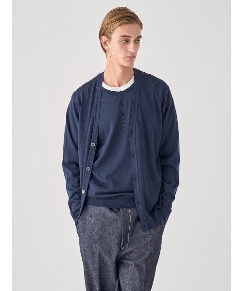 JOHN SMEDLEY（ジョンスメドレー）の「Ｖネック長袖ニットカーディガン（カーディガン/ボレロ・メンズ・ブルー系その他4/ブラウン系その他/グレー系その他/ブラック/チャコールグレー/グレー/ブルー系その他/オレンジ/ダークグレー/レッド系その他/グリーン/ダークネイビー・L/M/S/XL）」の20枚目の写真