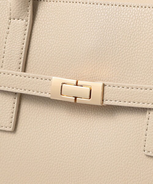 BEAMS HEART(ビームスハート)の「【2WAY】ベルト 金具 バッグ(ショルダーバッグ・レディース・グレー/ベージュ・ONE SIZE)」の12枚目の写真