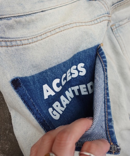 TEEN BOOP（ティーンブープ）の「プリントルーズストレートデニム（デニムパンツ・レディース・ブルー・MEDIUM/SMALL）」の9枚目の写真