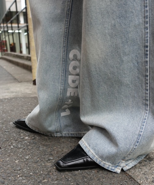 TEEN BOOP（ティーンブープ）の「プリントルーズストレートデニム（デニムパンツ・レディース・ブルー・MEDIUM/SMALL）」の10枚目の写真