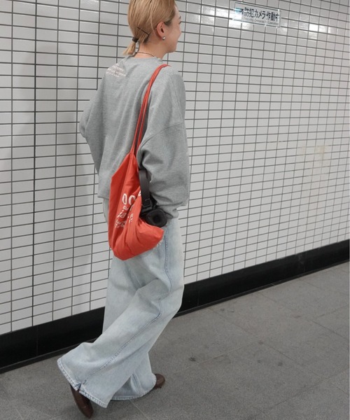 TEEN BOOP（ティーンブープ）の「プリントルーズストレートデニム（デニムパンツ・レディース・ブルー・MEDIUM/SMALL）」の2枚目の写真