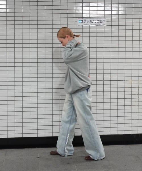 TEEN BOOP（ティーンブープ）の「プリントルーズストレートデニム（デニムパンツ・レディース・ブルー・MEDIUM/SMALL）」の3枚目の写真