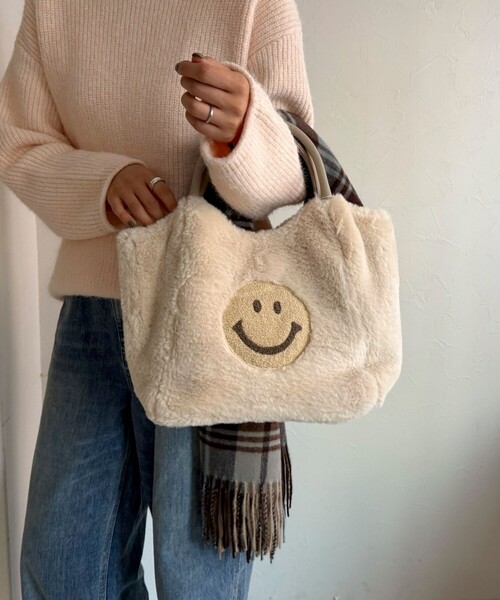 fredy emue（フレディエミュ）の「SMILY刺繍ファートートバッグ（トートバッグ・レディース・アイボリー/ブラウン系その他・FREE）」の3枚目の写真