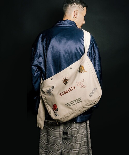 Subciety(サブサエティ)の「Memorial newspaper bag(ショルダーバッグ・メンズ・ブラック/オフホワイト・FREE)」の18枚目の写真
