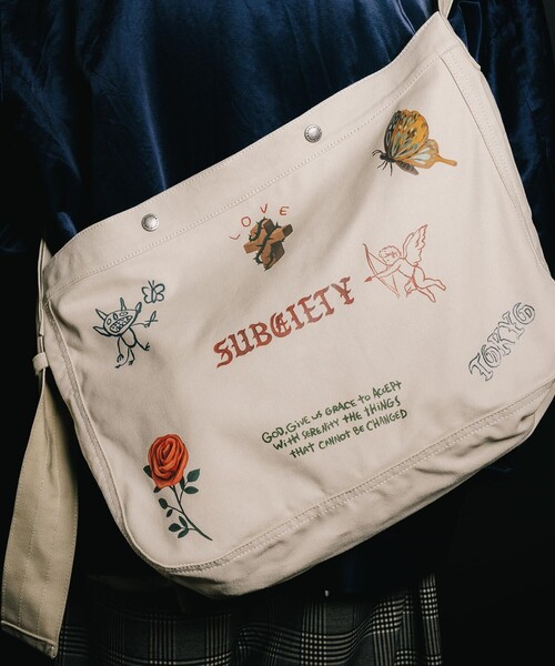 Subciety(サブサエティ)の「Memorial newspaper bag(ショルダーバッグ・メンズ・ブラック/オフホワイト・FREE)」の19枚目の写真