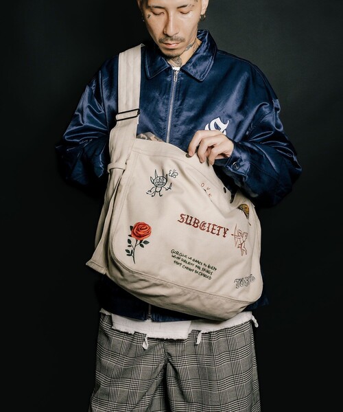 Subciety(サブサエティ)の「Memorial newspaper bag(ショルダーバッグ・メンズ・ブラック/オフホワイト・FREE)」の20枚目の写真