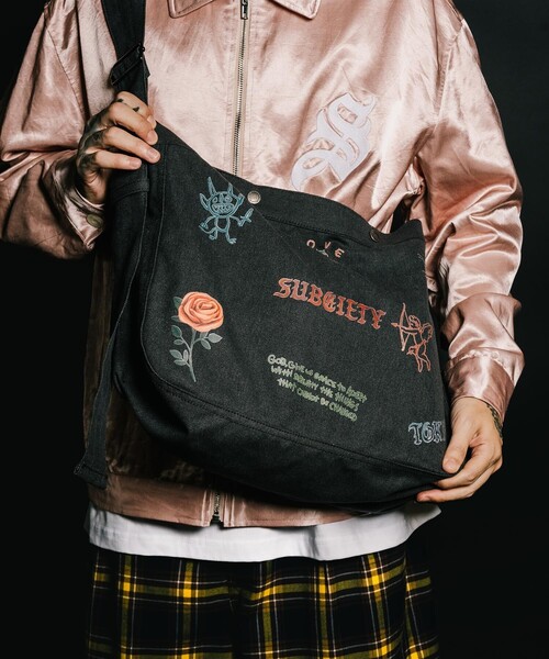 Subciety(サブサエティ)の「Memorial newspaper bag(ショルダーバッグ・メンズ・ブラック/オフホワイト・FREE)」の22枚目の写真