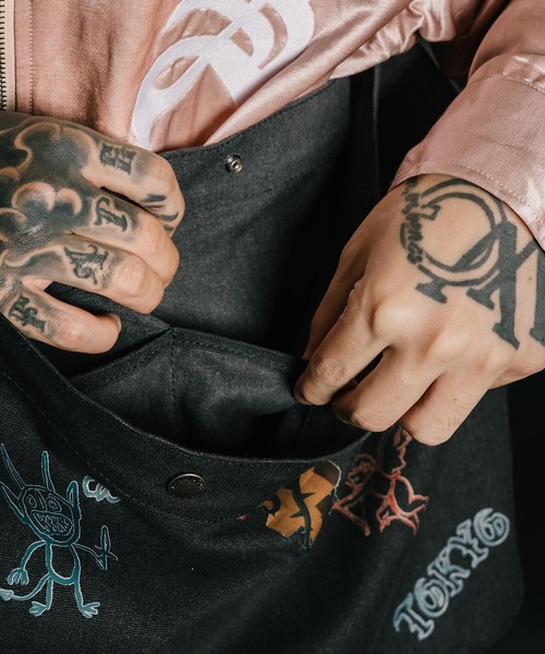 Subciety（サブサエティ）の「Memorial newspaper bag（ショルダーバッグ・メンズ・ブラック/オフホワイト・FREE）」の15枚目の写真