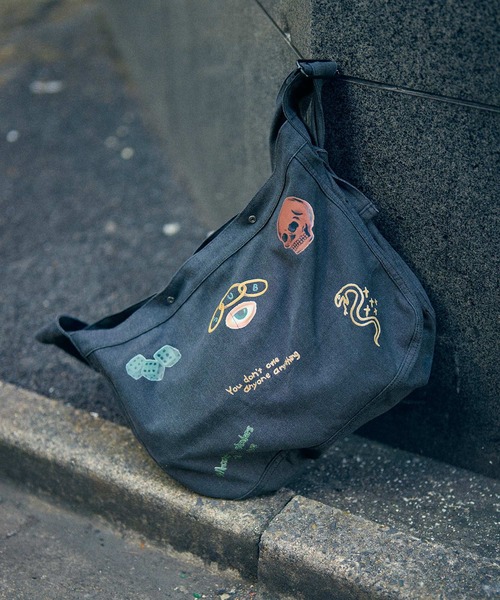 Subciety（サブサエティ）の「Memorial newspaper bag（ショルダーバッグ・メンズ・ブラック/オフホワイト・FREE）」の16枚目の写真
