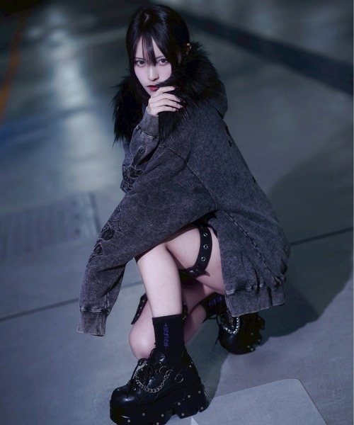 REFLEM(レフレム)の「『REFLEM/レフレム』ファー付きクロス刺繍ZIPパーカー/ジップアップパーカー(パーカー・レディース・グレー/ブラック×パープル/ブラック×ホワイト・FREE)」の15枚目の写真