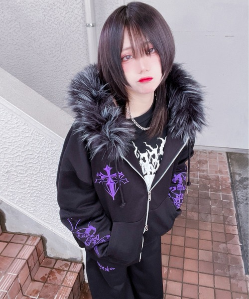 REFLEM（レフレム）の「『REFLEM/レフレム』ファー付きクロス刺繍ZIP