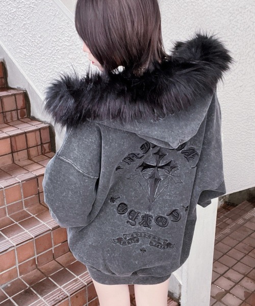 REFLEM（レフレム）の「『REFLEM/レフレム』ファー付きクロス刺繍ZIP