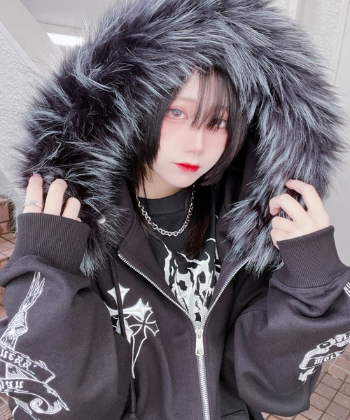REFLEM（レフレム）の「『REFLEM/レフレム』ファー付きクロス刺繍ZIP