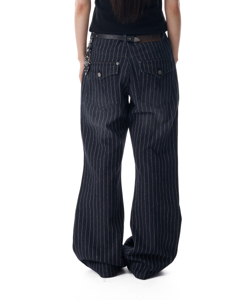 AAKAM（アーカム）の「Striped Flare Denim Pants (Black)（デニムパンツ・レディース・その他・1/2）」の2枚目の写真