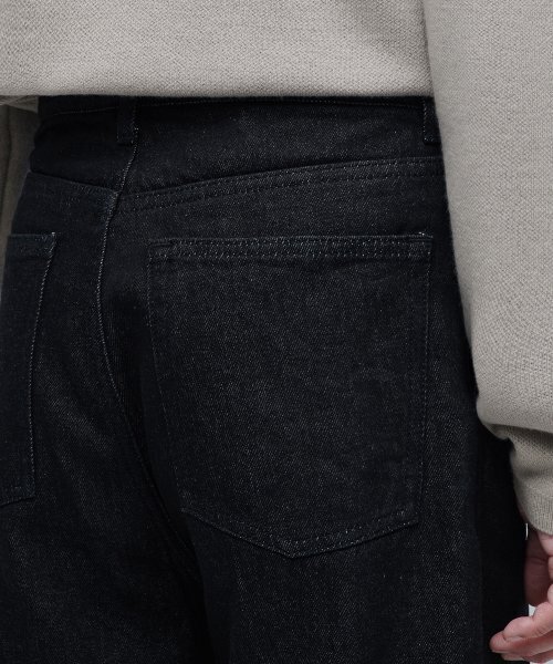 MUSINSA STANDARD（ムシンサスタンダード）の「ワンタックルーズテーパードデニムパンツ[ローブラック]（デニムパンツ・メンズ・その他・29/30/31/33/26/27/28/40/38/42/36/34/32）」の8枚目の写真