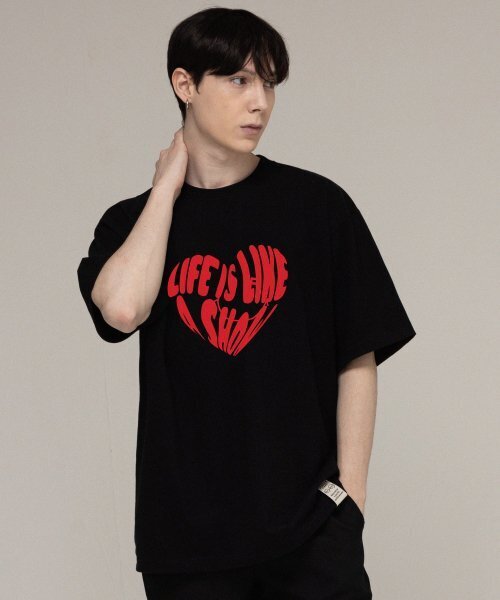 GRAVER（グレーバー）の「[UNISEX]ビッグライフロゴハートスマイルバンファルティ_ブラック（Tシャツ/カットソー・レディース・ブラック・LARGE/MEDIUM/SMALL/X-LARGE）」の4枚目の写真