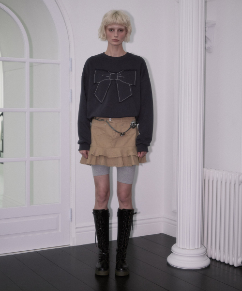 ROSEFRANTZ（ロゼフランツ）の「Patch Ribbon Sweatshirt [Charcoal]（スウェット・レディース・チャコールグレー・OS）」の2枚目の写真