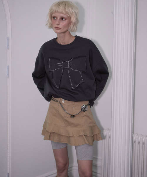 ROSEFRANTZ（ロゼフランツ）の「Patch Ribbon Sweatshirt [Charcoal]（スウェット・レディース・チャコールグレー・OS）」の5枚目の写真