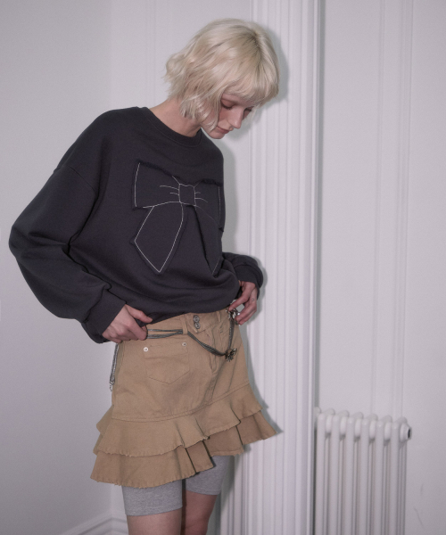 ROSEFRANTZ（ロゼフランツ）の「Patch Ribbon Sweatshirt [Charcoal]（スウェット・レディース・チャコールグレー・OS）」の6枚目の写真