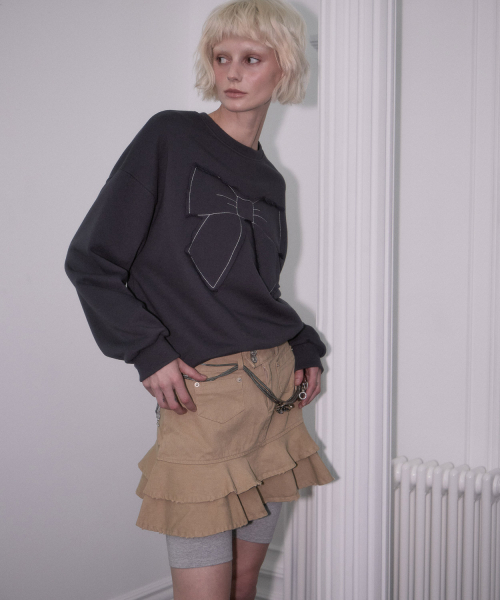 ROSEFRANTZ（ロゼフランツ）の「Patch Ribbon Sweatshirt [Charcoal]（スウェット・レディース・チャコールグレー・OS）」の7枚目の写真