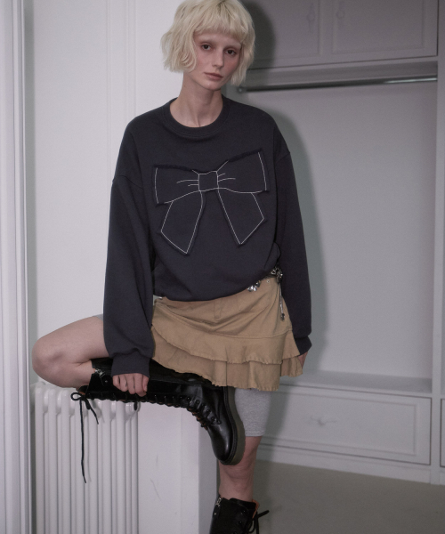 ROSEFRANTZ（ロゼフランツ）の「Patch Ribbon Sweatshirt [Charcoal]（スウェット・レディース・チャコールグレー・OS）」の9枚目の写真