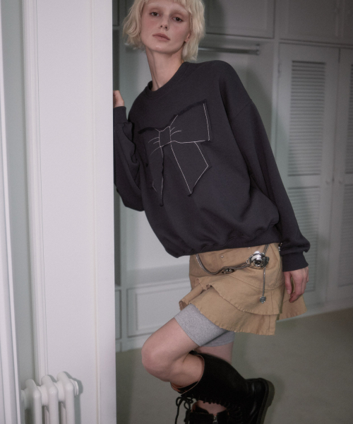 ROSEFRANTZ（ロゼフランツ）の「Patch Ribbon Sweatshirt [Charcoal]（スウェット・レディース・チャコールグレー・OS）」の11枚目の写真