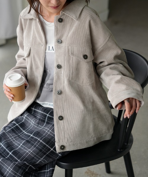 HUG.U(ハグユー)の「コーデュロイジャケット(その他アウター・レディース・ブラック/カーキ/アイボリー・L/M)」の2枚目の写真