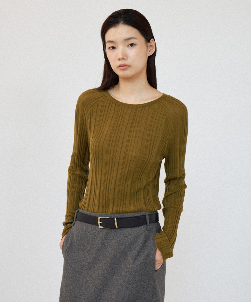 HOWUS(ホワス)の「ERIN STRAIGHT KNIT (OLIVE)(Tシャツ/カットソー・レディース・オリーブ・ONE SIZE)」の1枚目の写真