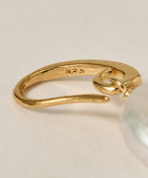 novice（ノーヴィス）の「【novice】 Baroque Pearl Hook Pierce［Silver925］（ピアス（両耳用）・レディース・ゴールド・FREE）」の2枚目の写真