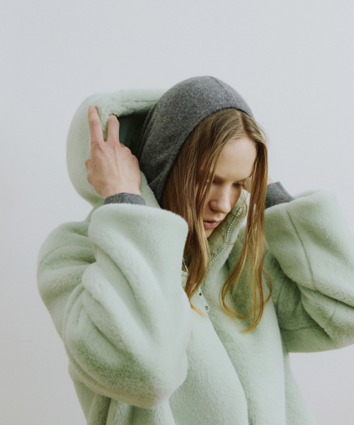 MOLLIOLLI（モリオリ）の「COMELY HUG フードパーカー ジップアップ フェイクファーコート [ライトミントグリーン]（ムートンコート・レディース・その他・SMALL）」の2枚目の写真