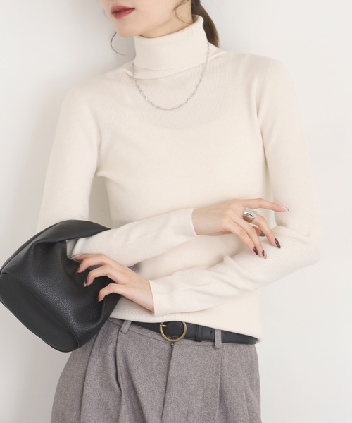 EGLANTINE(エグランティーヌ)の「EGLANTINE カシミヤ混タートルネックニット(ニット/セーター・レディース・ブラウン/チャコールグレー/オフホワイト/イエロー/グリーン/ブラック・38)」の3枚目の写真