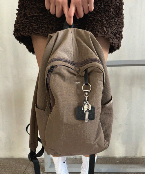 POTE(ポテ)の「0002 HideSlot Classic Backpack_Mocha(バックパック/リュック・レディース・その他・FREE)」の2枚目の写真