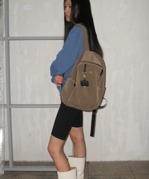 POTE(ポテ)の「0002 HideSlot Classic Backpack_Mocha(バックパック/リュック・レディース・その他・FREE)」の3枚目の写真