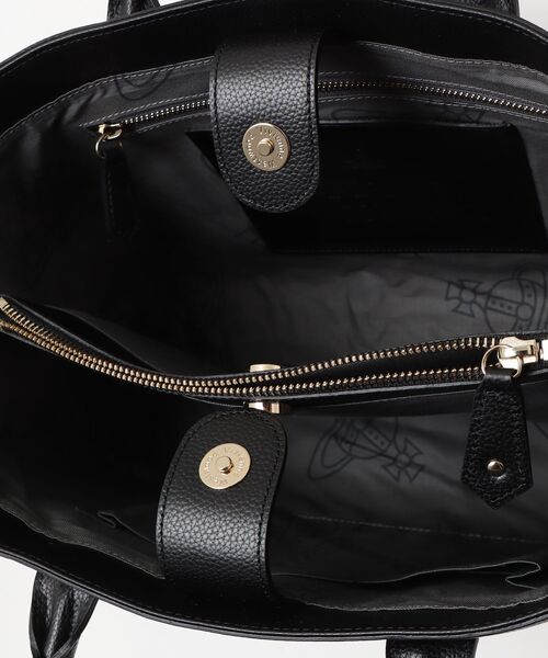 Vivienne Westwood MAN（ヴィヴィアンウエストウッドマン）の「CUTIVE LEATHER SQUARE TOTE M（トートバッグ・メンズ・ブラック・FREE）」の4枚目の写真