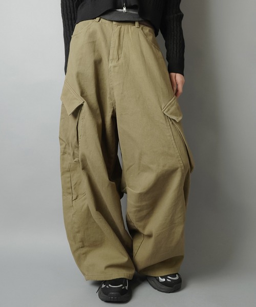 SPINNS（スピンズ）の「立体シルエットで差がつく！ベルト付きカーゴバルーンパンツ（その他パンツ・レディース・カーキ/ブラック/ベージュ・ONESIZE）」の3枚目の写真