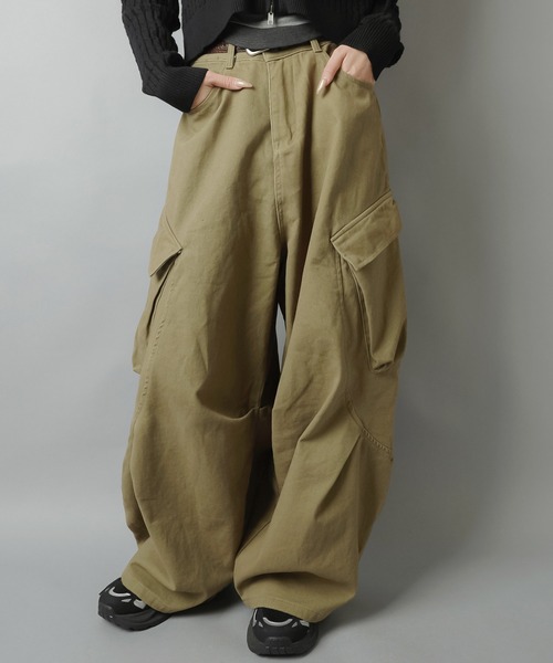 SPINNS（スピンズ）の「立体シルエットで差がつく！ベルト付きカーゴバルーンパンツ（その他パンツ・レディース・カーキ/ブラック/ベージュ・ONESIZE）」の5枚目の写真