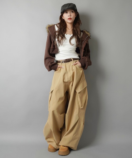 SPINNS（スピンズ）の「立体シルエットで差がつく！ベルト付きカーゴバルーンパンツ（その他パンツ・レディース・カーキ/ブラック/ベージュ・ONESIZE）」の22枚目の写真