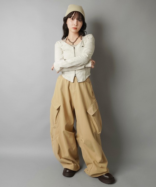 SPINNS(スピンズ)の「立体シルエットで差がつく!ベルト付きカーゴバルーンパンツ(その他パンツ・レディース・カーキ/ブラック/ベージュ・ONESIZE)」の9枚目の写真