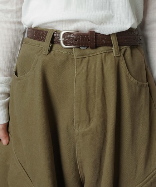 SPINNS(スピンズ)の「立体シルエットで差がつく!ベルト付きカーゴバルーンパンツ(その他パンツ・レディース・カーキ/ブラック/ベージュ・ONESIZE)」の10枚目の写真