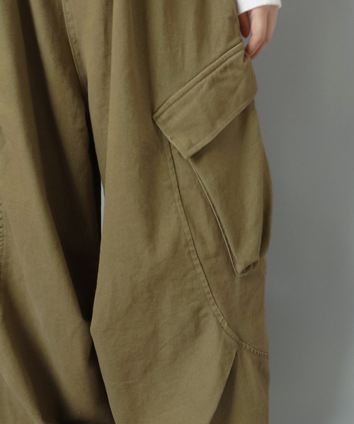 SPINNS(スピンズ)の「立体シルエットで差がつく!ベルト付きカーゴバルーンパンツ(その他パンツ・レディース・カーキ/ブラック/ベージュ・ONESIZE)」の11枚目の写真