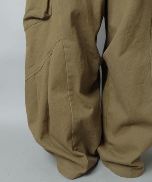 SPINNS(スピンズ)の「立体シルエットで差がつく!ベルト付きカーゴバルーンパンツ(その他パンツ・レディース・カーキ/ブラック/ベージュ・ONESIZE)」の13枚目の写真
