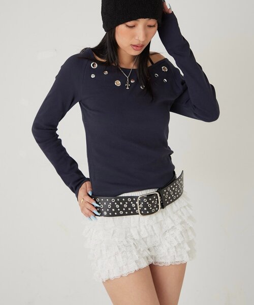WHO'S WHO gallery(フーズフーギャラリー)の「アイレットオフショルトップス(Tシャツ/カットソー・レディース・ブラック/ホワイト/チャコールグレー/レッド/ネイビー/グレー・FREE)」の9枚目の写真