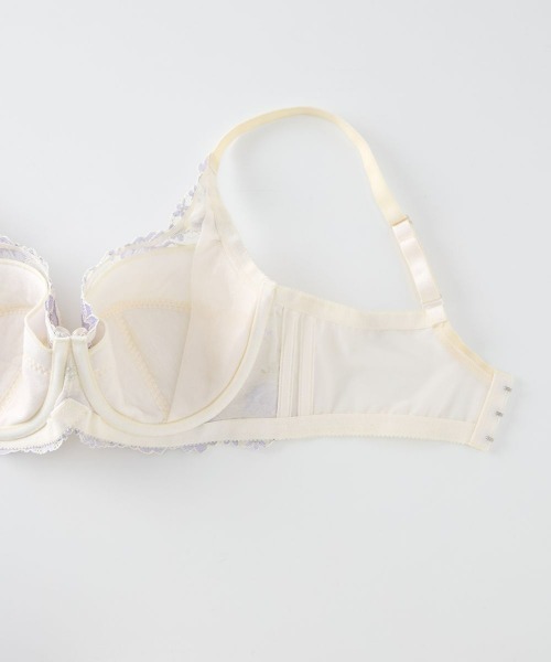 nissen（ニッセン）の「脇高フルカップブラジャー（チューリップ柄）（日本製レース）（トリンプ）（n,FULLRE）（C85～F100）（ブラジャー・レディース・ブルー/アイボリー/グリーン/ボルドー/ラベンダー/ブラック/グレー/ベージュ/ホワイト×パープル・D100/E90/E95/E100/F90/F95/F85/C90/C95/C100/D90/D95/D85/E85/F100/C85）」の14枚目の写真