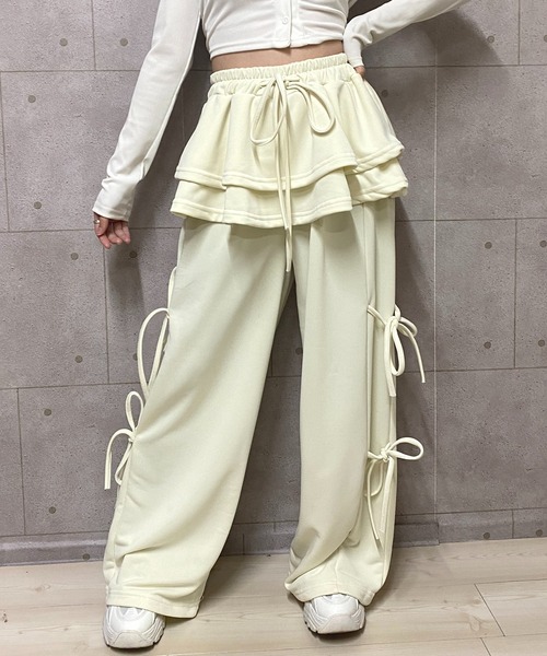 NANEA(ナネア)の「レイヤード風ウエストフリル サイドリボンスウェットパンツ(スウェットパンツ・レディース・グレー/ブラック/アイボリー・フリー)」の2枚目の写真